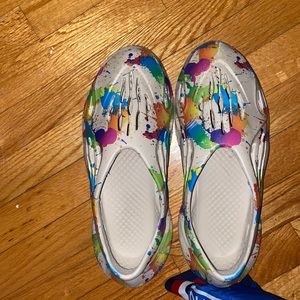 It has multiple color lmk